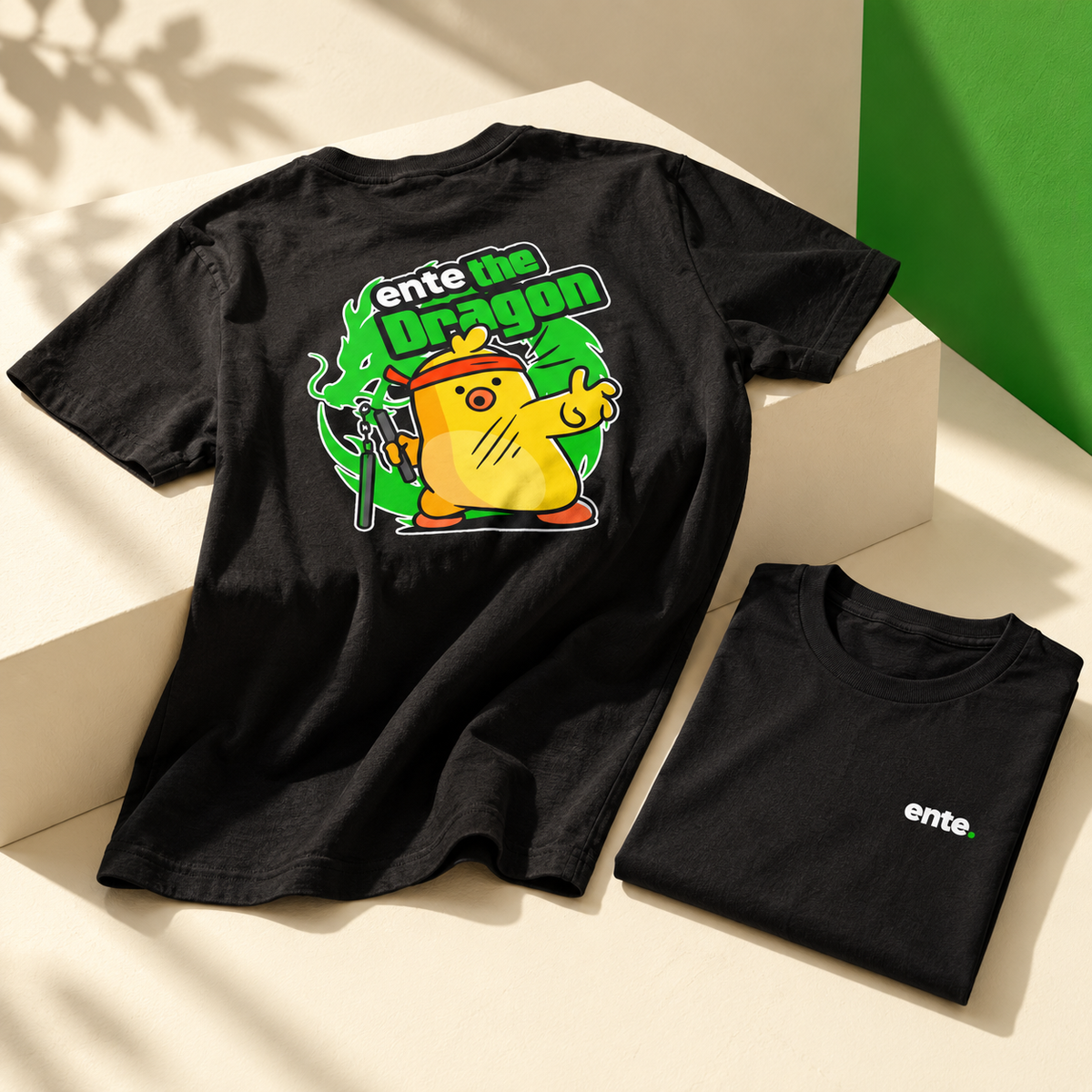 Ente black tee in sunlight with green scenery